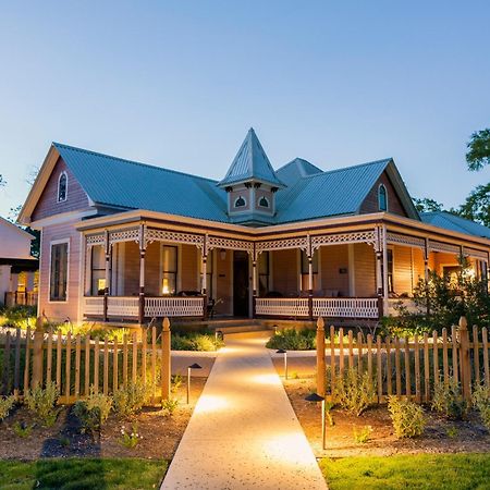 The Menagerie Bed & Breakfast Fredericksburg Bagian luar foto