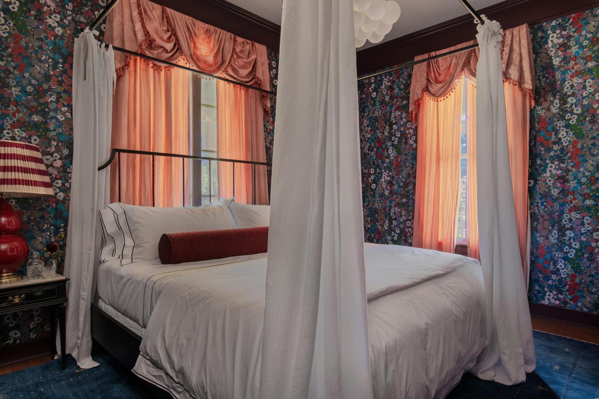 The Menagerie Bed & Breakfast Fredericksburg Bagian luar foto