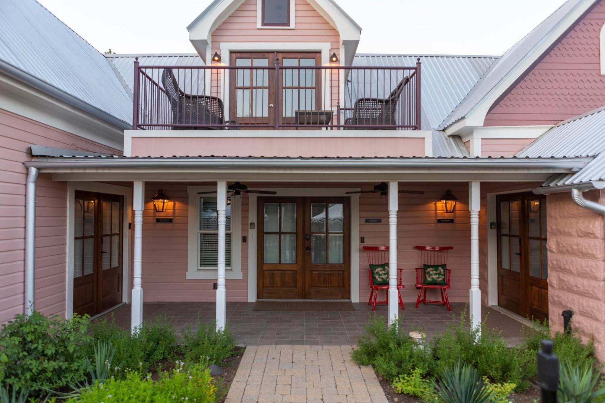The Menagerie Bed & Breakfast Fredericksburg Bagian luar foto