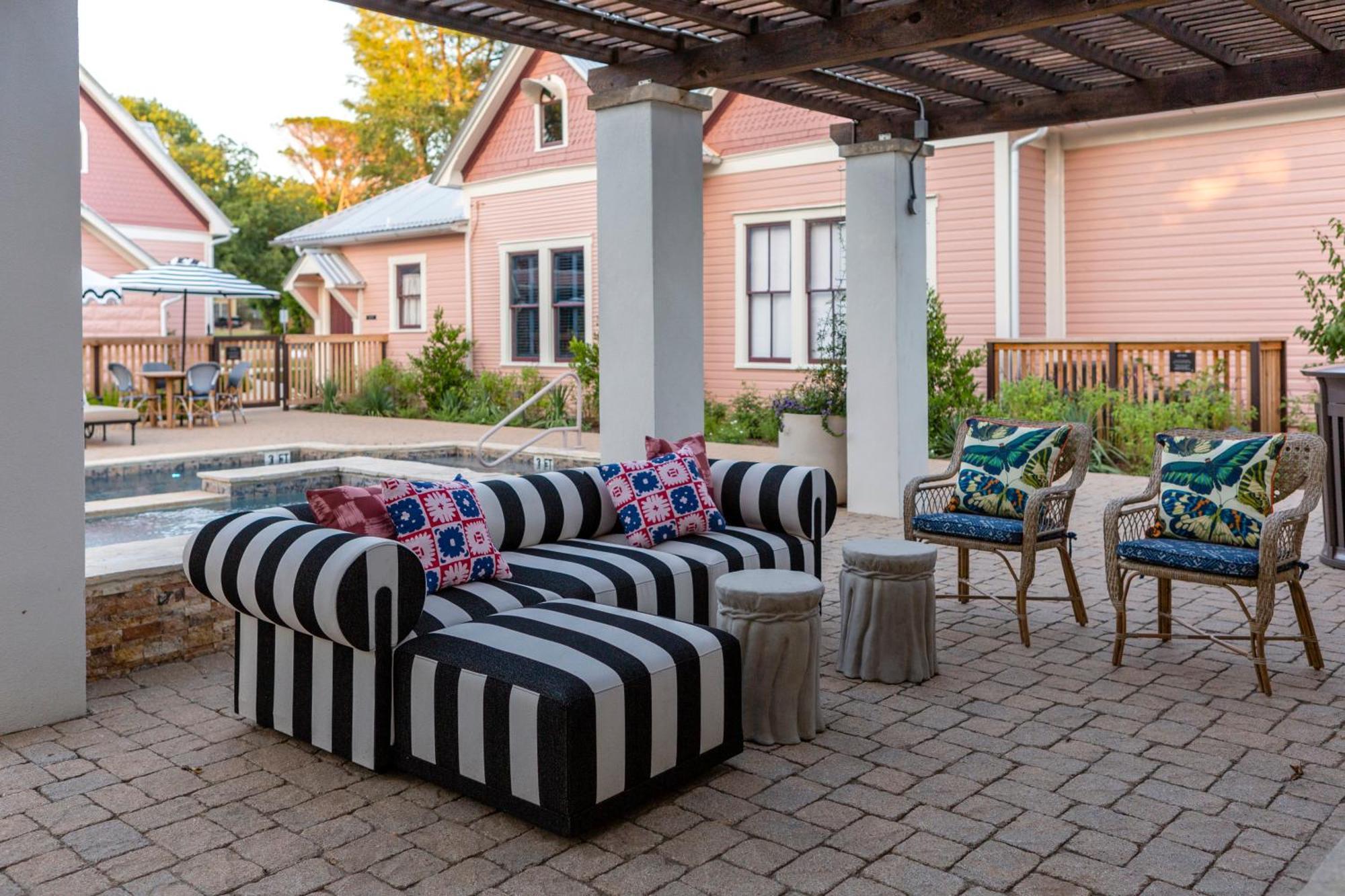 The Menagerie Bed & Breakfast Fredericksburg Bagian luar foto