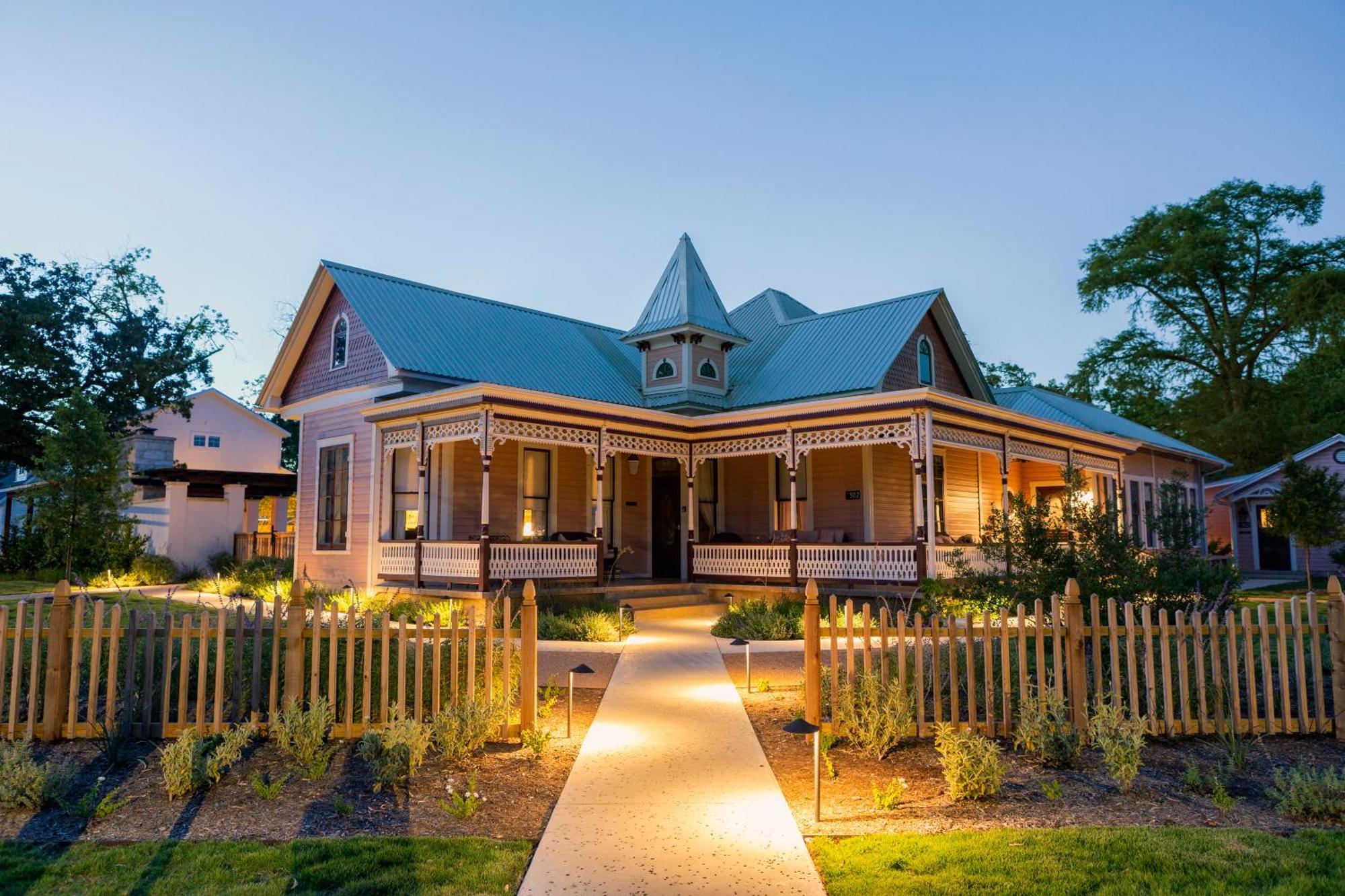 The Menagerie Bed & Breakfast Fredericksburg Bagian luar foto